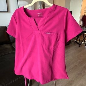 Jaanuu Women's 1-Pocket Tuck-In Scrub Top in Deep Fuchsia - Large - New